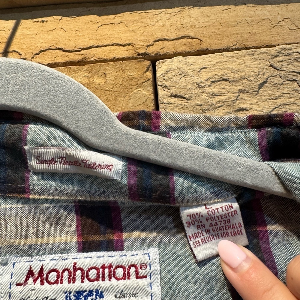 Vintage Manhattan Plaid Flannel
Long Sleeve Buttonup Shirt Size L - Picture 4 of 4